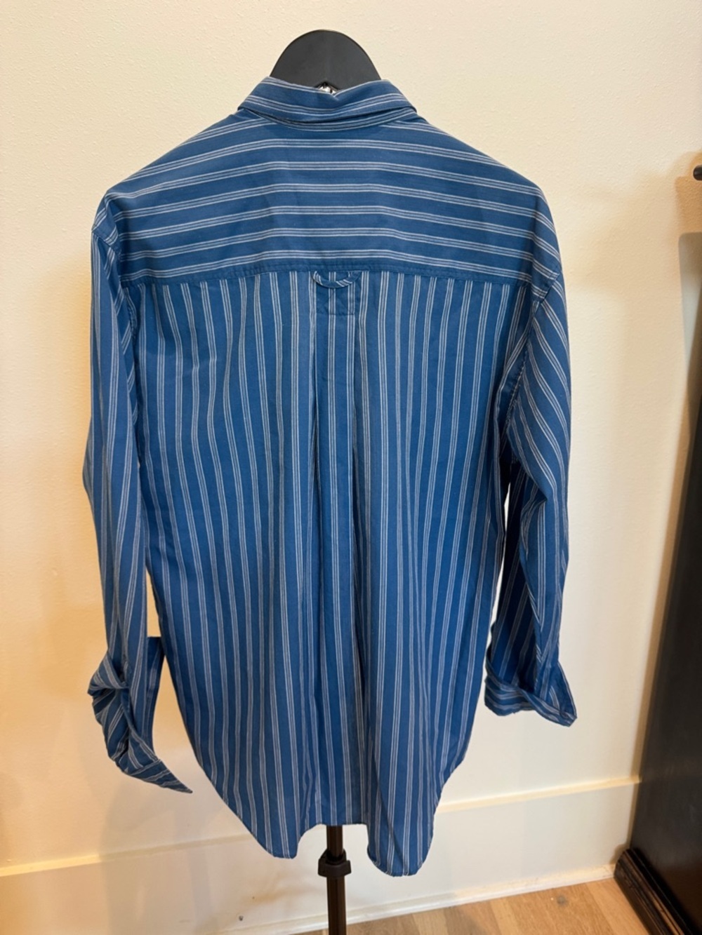 Levi's Blue & White Vertical Stripe Button-Down Shirt - Picture 3 of 4